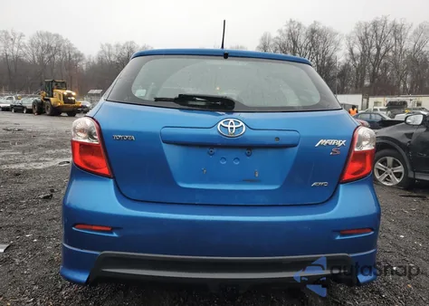 2009 Toyota Corolla Matrix S z USA, uszkodzony, nr VIN 2T1LE40E59C008812